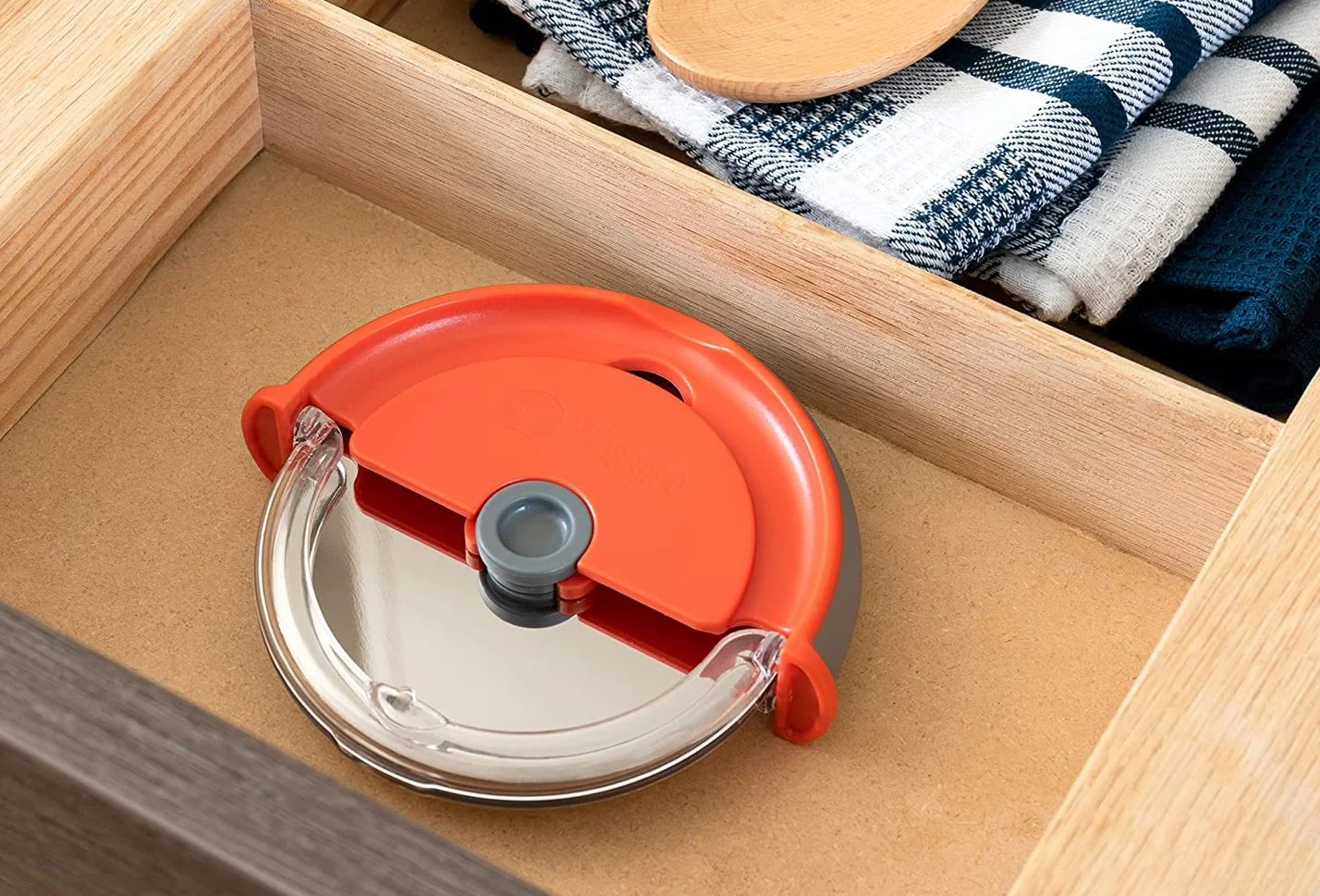Pizza cutter — BIG IN DESIGN
